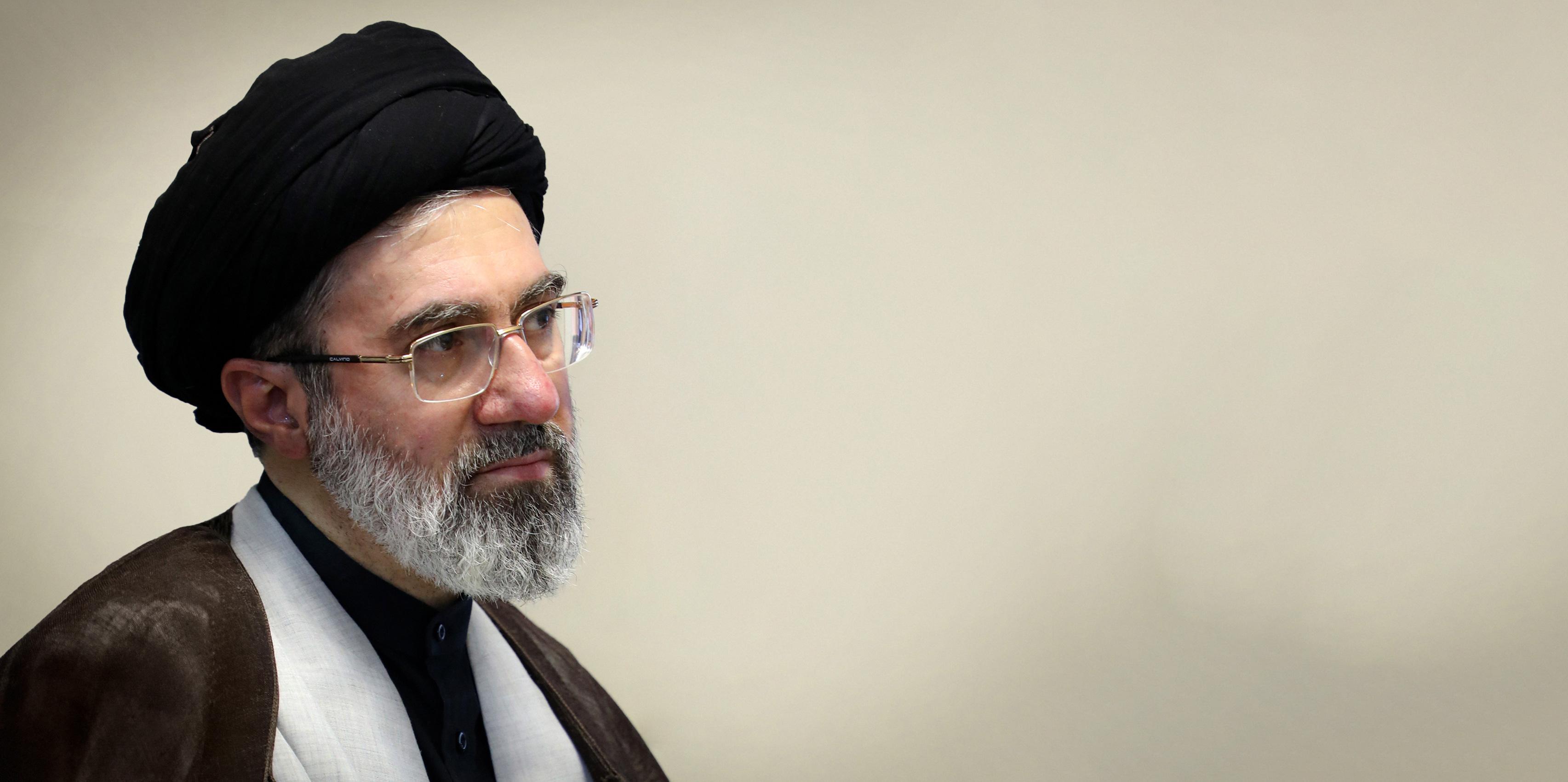 رسالة آية الله السيد مجتبى الحسيني الخامنئي بمناسبة مرور أربعين يومًا على استشهاد قائد الثورة العظيم الشأن (قدس الله نفسه الزكية) وبشأن القضايا المهمّة المتعلقة بالحرب المفروضة الثالثة