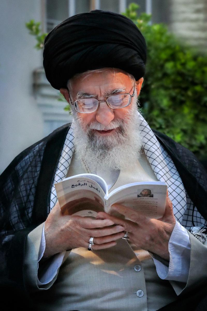 gallery item imam_jamenei_14.jpg