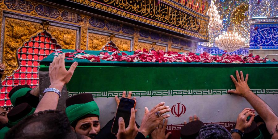 La procession historique du Guide martyr de la Révolution à Karbala