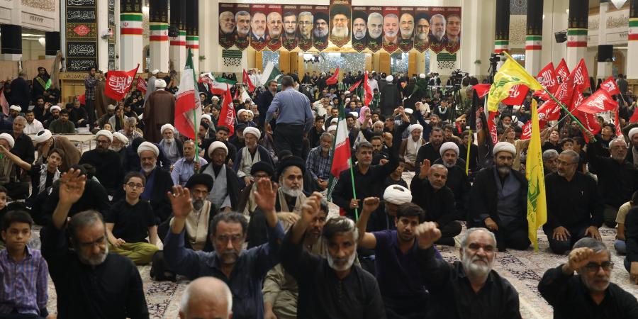 شہید رہبر کی یاد میں غیر ایرانی علماء اور طلباء کی شرکت سے تعزیتی جلسے کا انعقاد