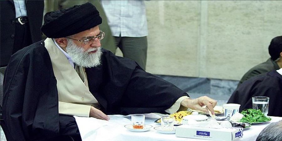 ما هي توصية الإمام الخامنئي فيما يتعلق بإقامة موائد الإفطار؟