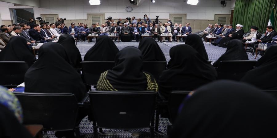كلمة الإمام الخامنئي في لقائه كوكبة من الشعراء والأدباء والمثقفين 