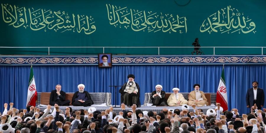 كلمة الإمام الخامنئي في لقائه مسؤولي النظام وسفراء البلدان الإسلامية بمناسبة عيد الفطر